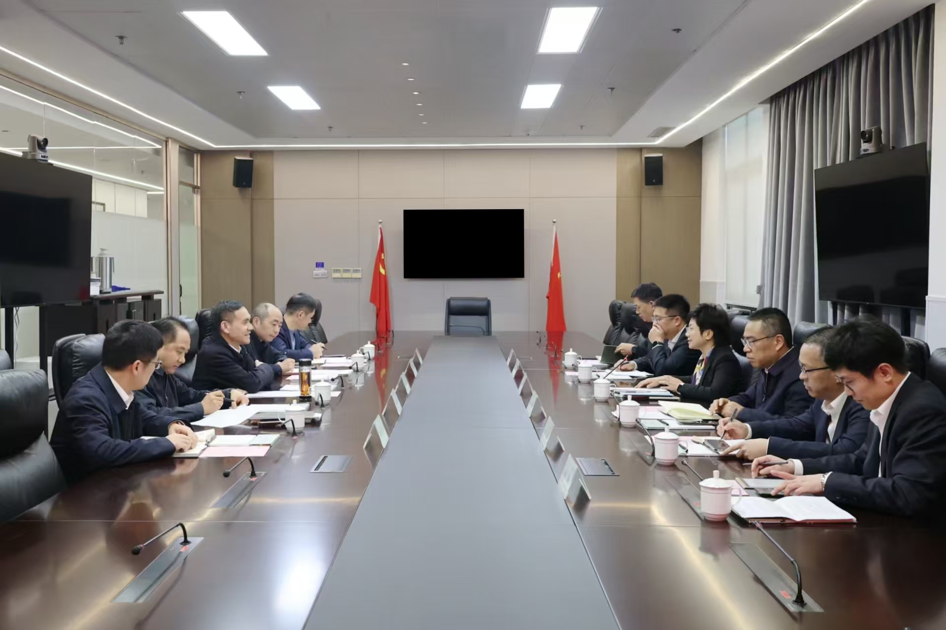 農(nóng)業(yè)銀行浙江省分行行長譚敦宇一行到訪省二輕集團