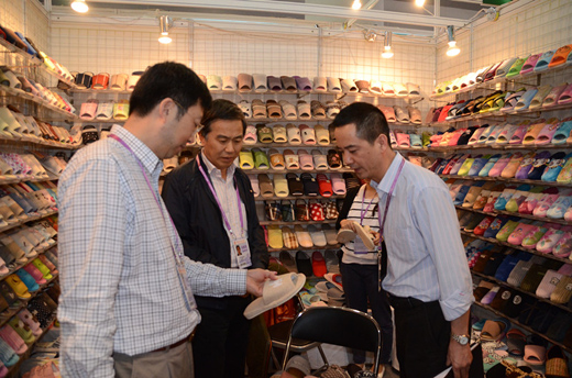 沈志云總經(jīng)理考察下屬公司第112屆廣交會參展情況