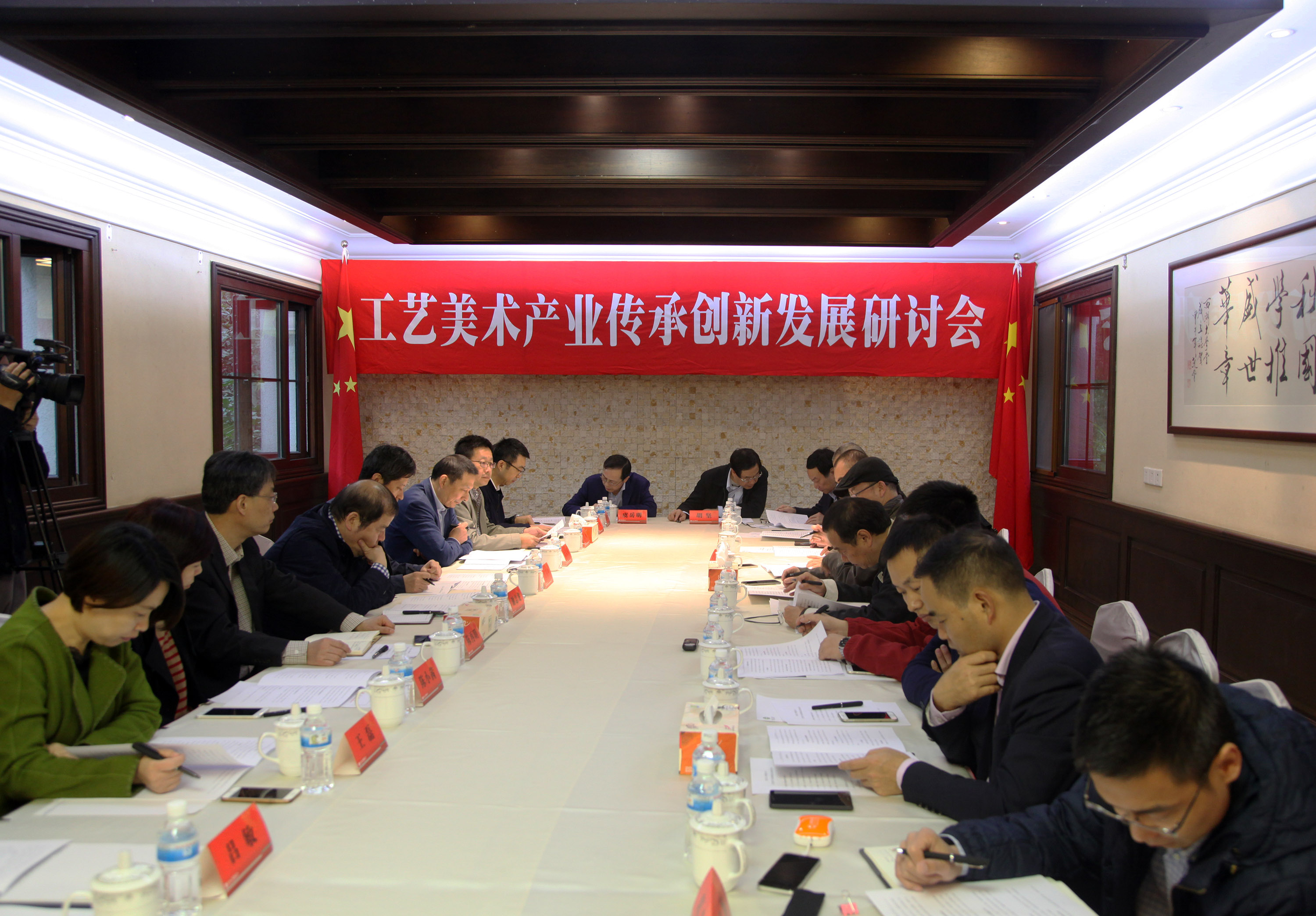 集團與西湖大學堂聯(lián)合召開工藝美術(shù)產(chǎn)業(yè)發(fā)展規(guī)劃論證會