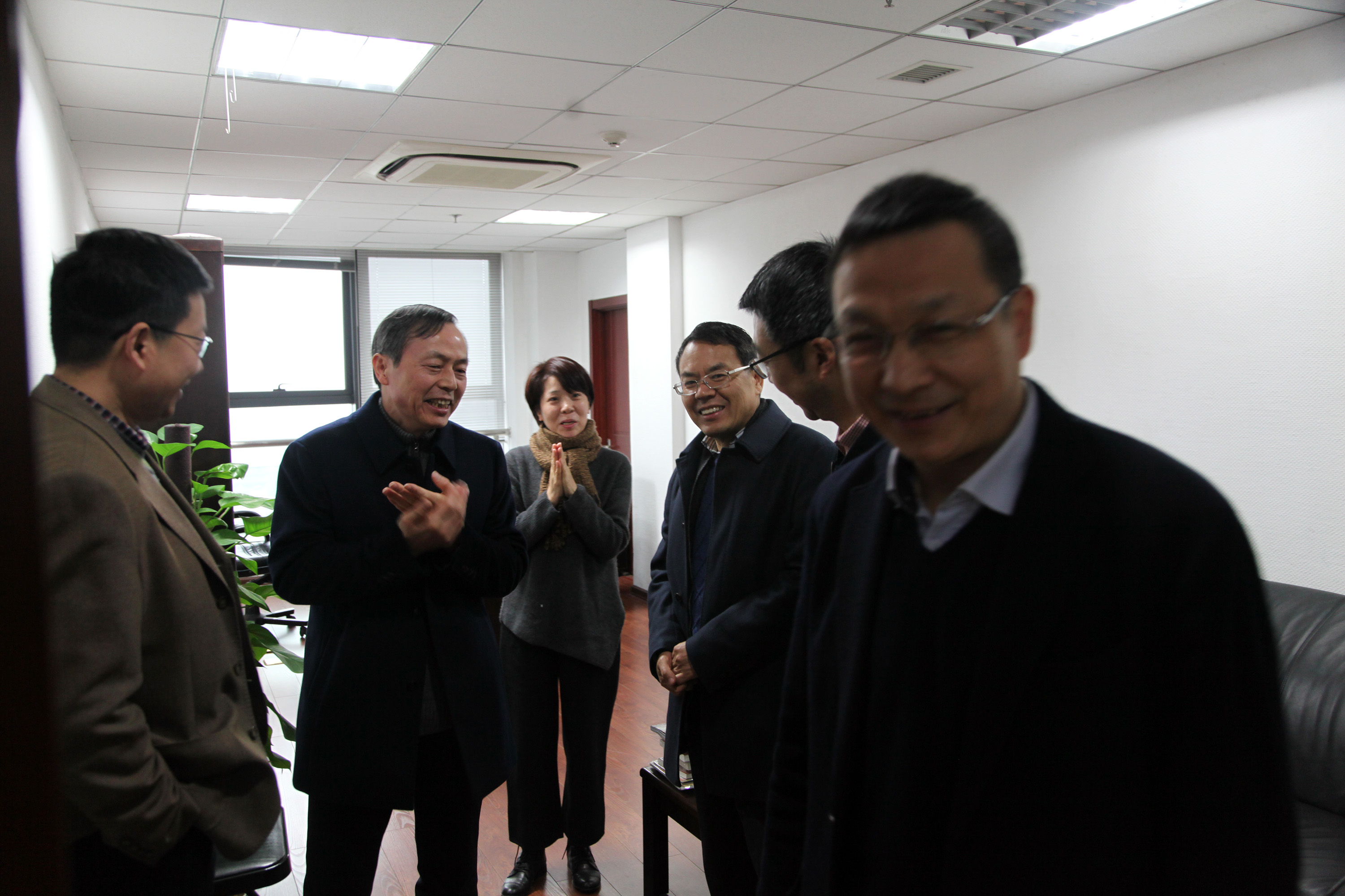 集團(tuán)公司領(lǐng)導(dǎo)新年上班第一天走訪慰問(wèn)干部員工