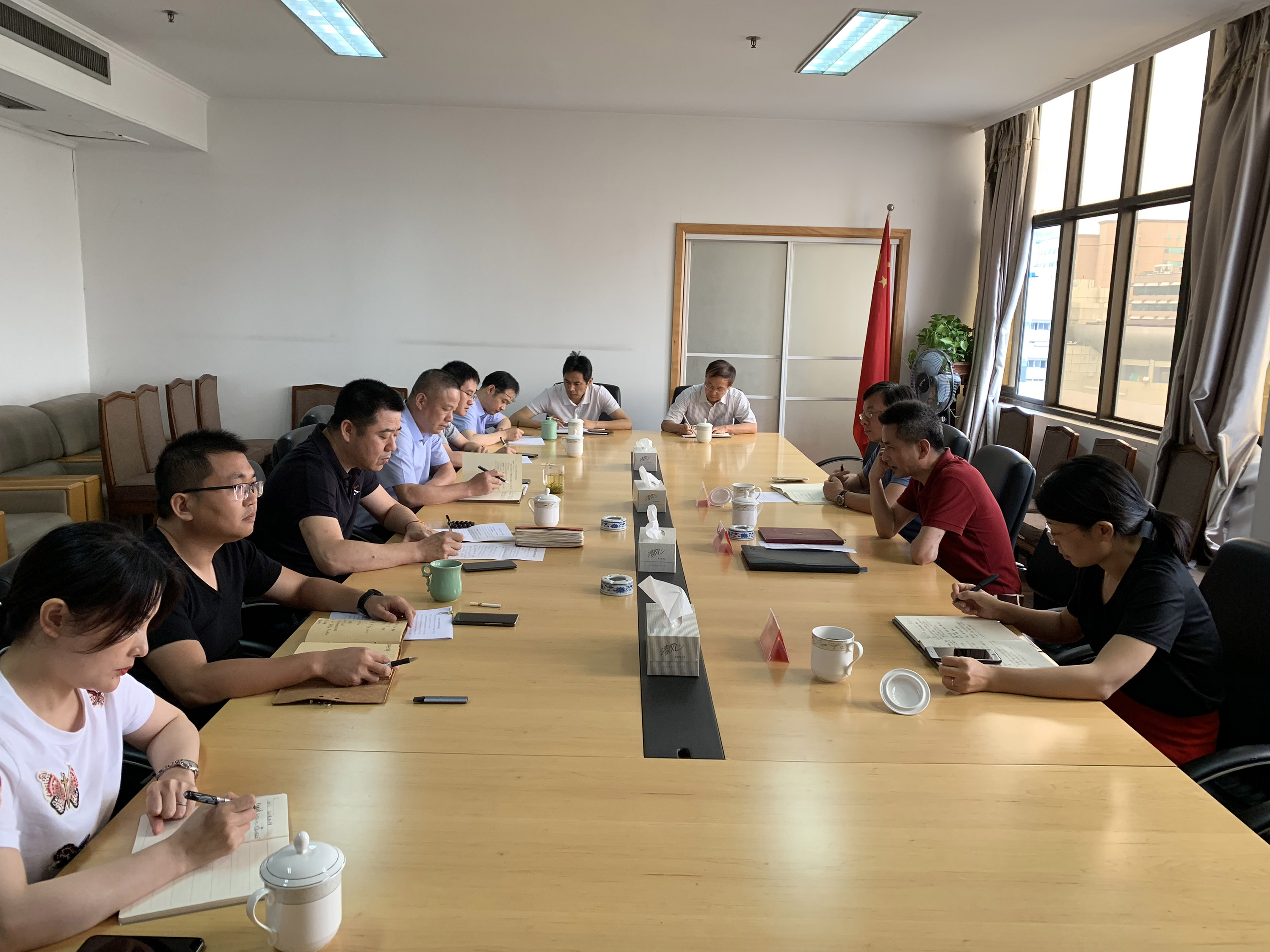 蔡玉林赴省工藝品公司和省工美研究院調(diào)研