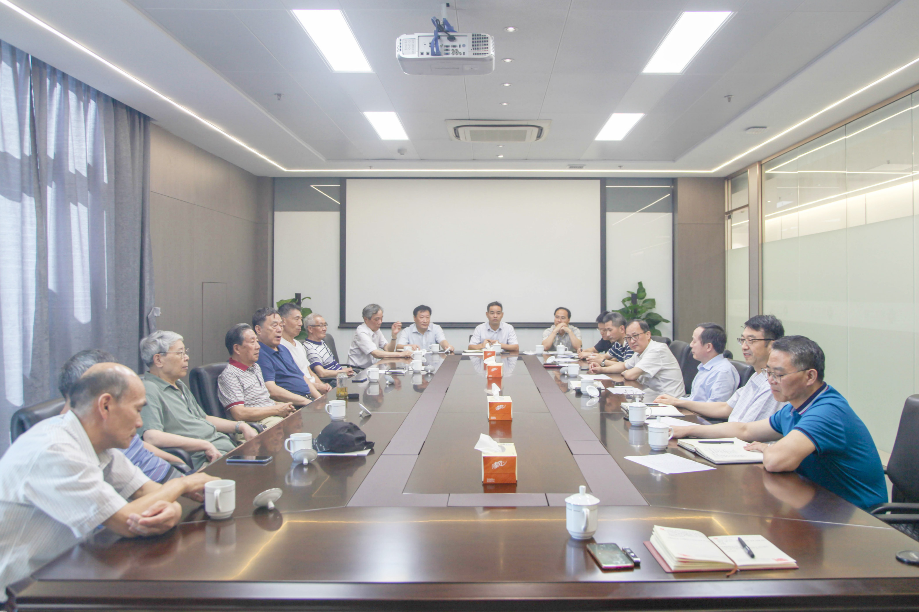 集團(tuán)公司召開老干部座談會