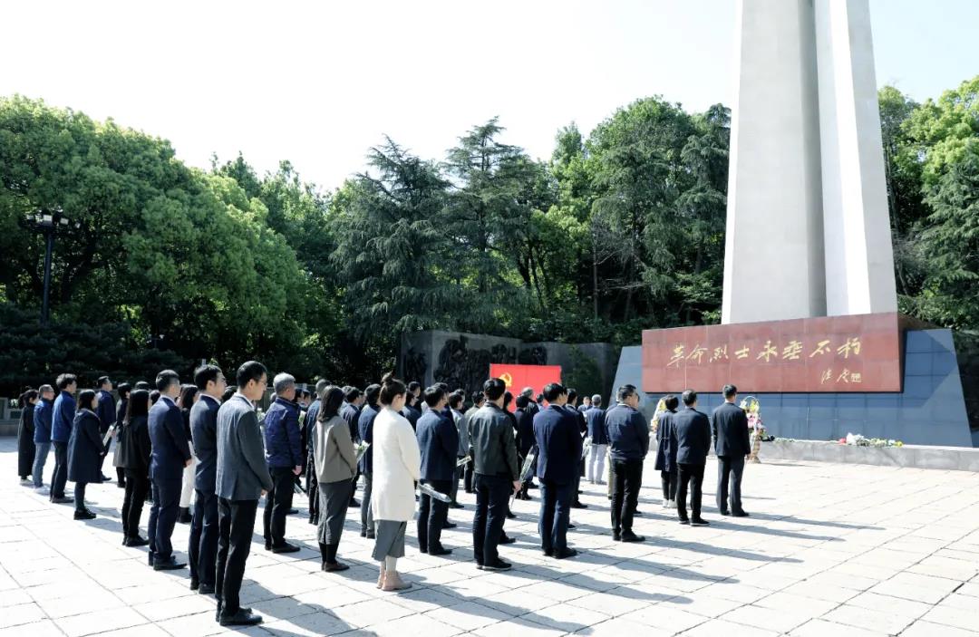 省二輕集團(tuán)開展“清明祭英烈”活動(dòng)