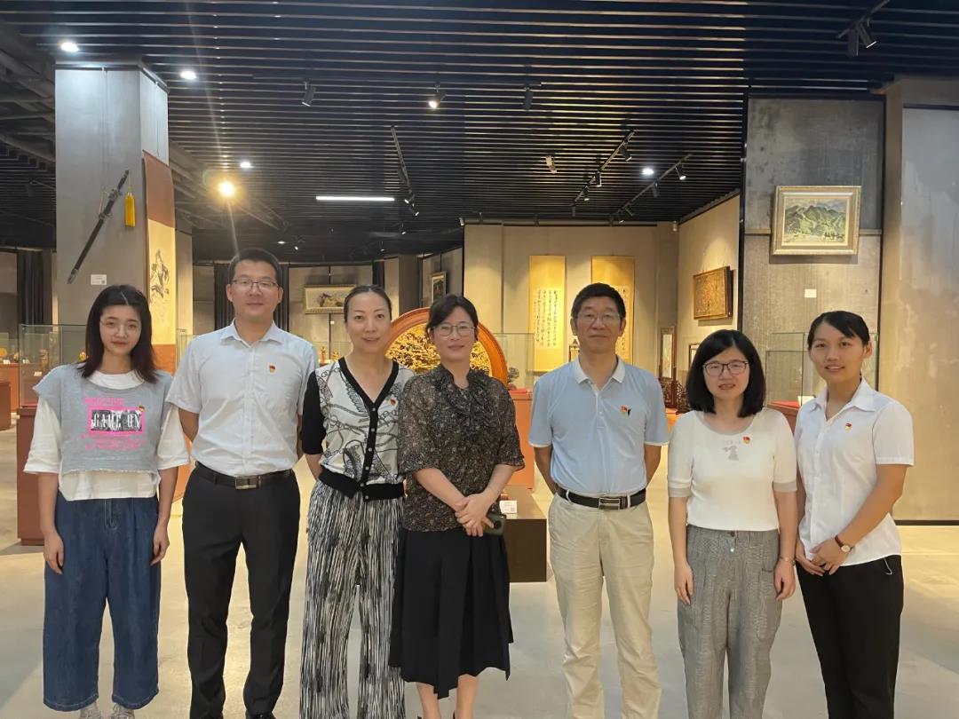 商業(yè)公司赴工藝品公司參觀交流共促黨建