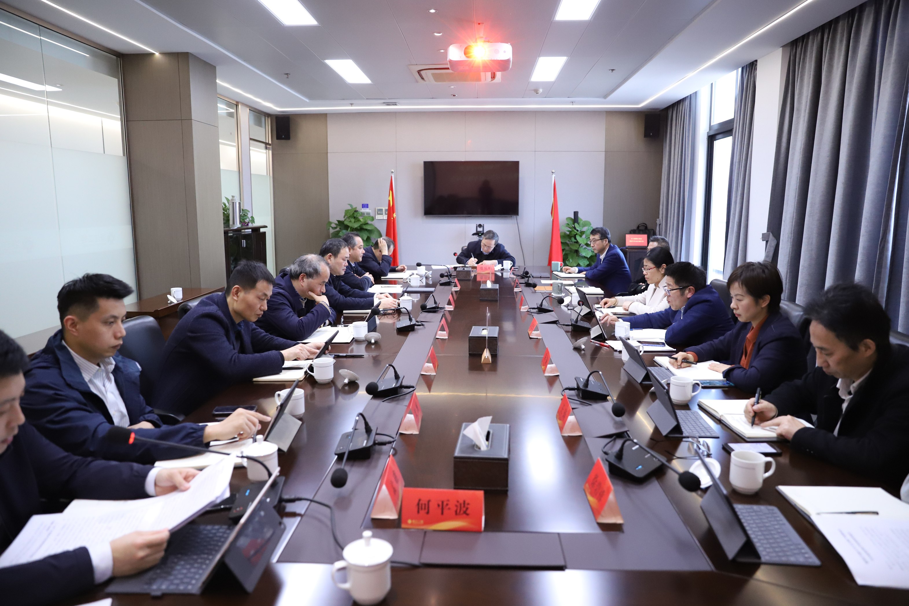 省二輕集團(tuán)召開黨委理論學(xué)習(xí)中心組專題學(xué)習(xí)會(huì)