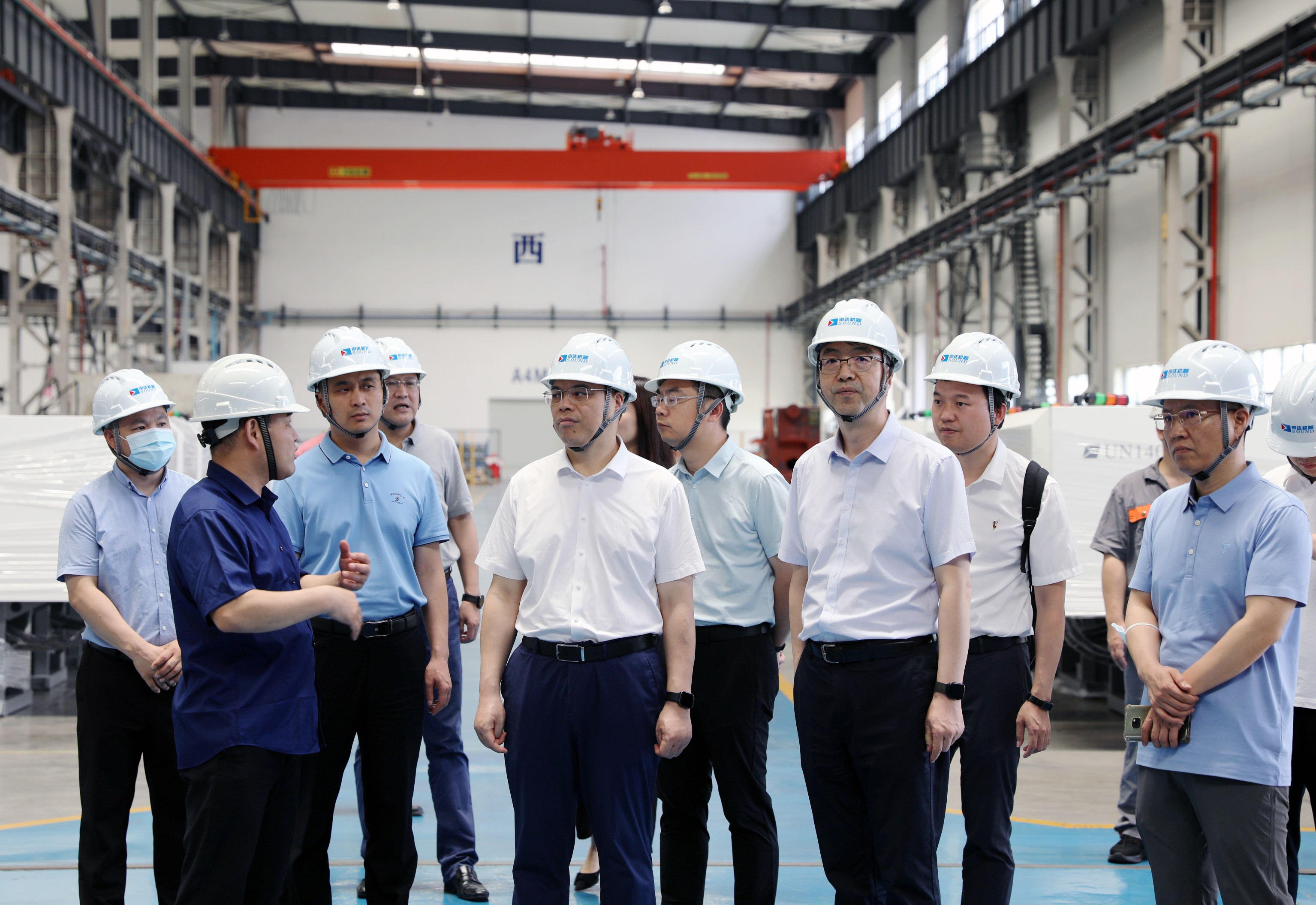 省經(jīng)信廳黨組成員、副廳長葉健松一行赴申達機器公司開展調(diào)研和“三服務”