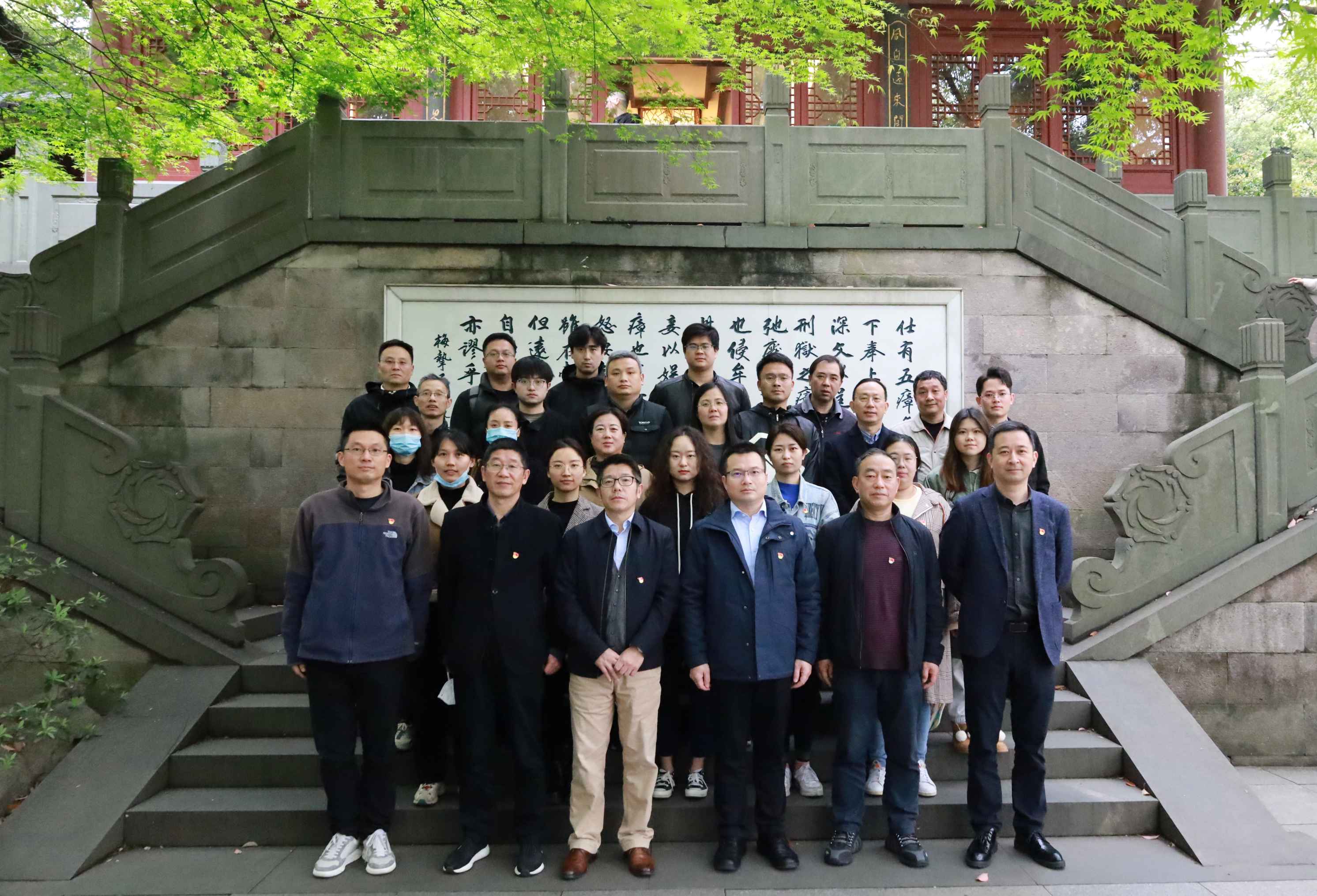 商業(yè)公司黨總支開展“強(qiáng)化黨性修養(yǎng)，永葆清廉本色”警示教育活動