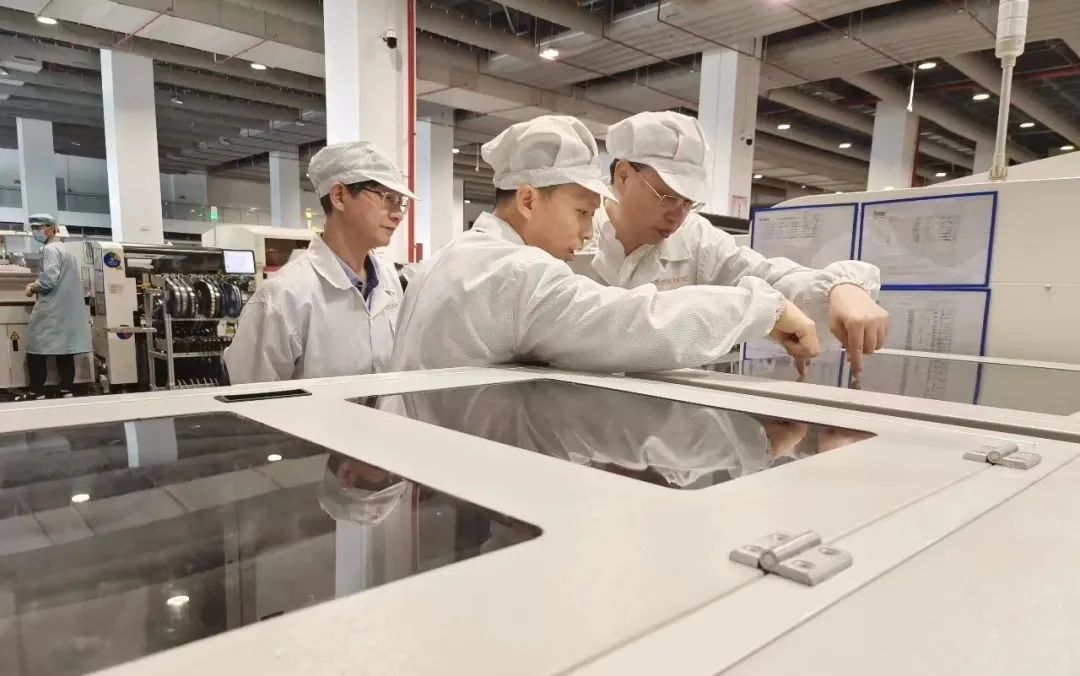 集團(tuán)公司黨委書記、董事長楊勝杰一行赴紫光恒越調(diào)研智能工廠