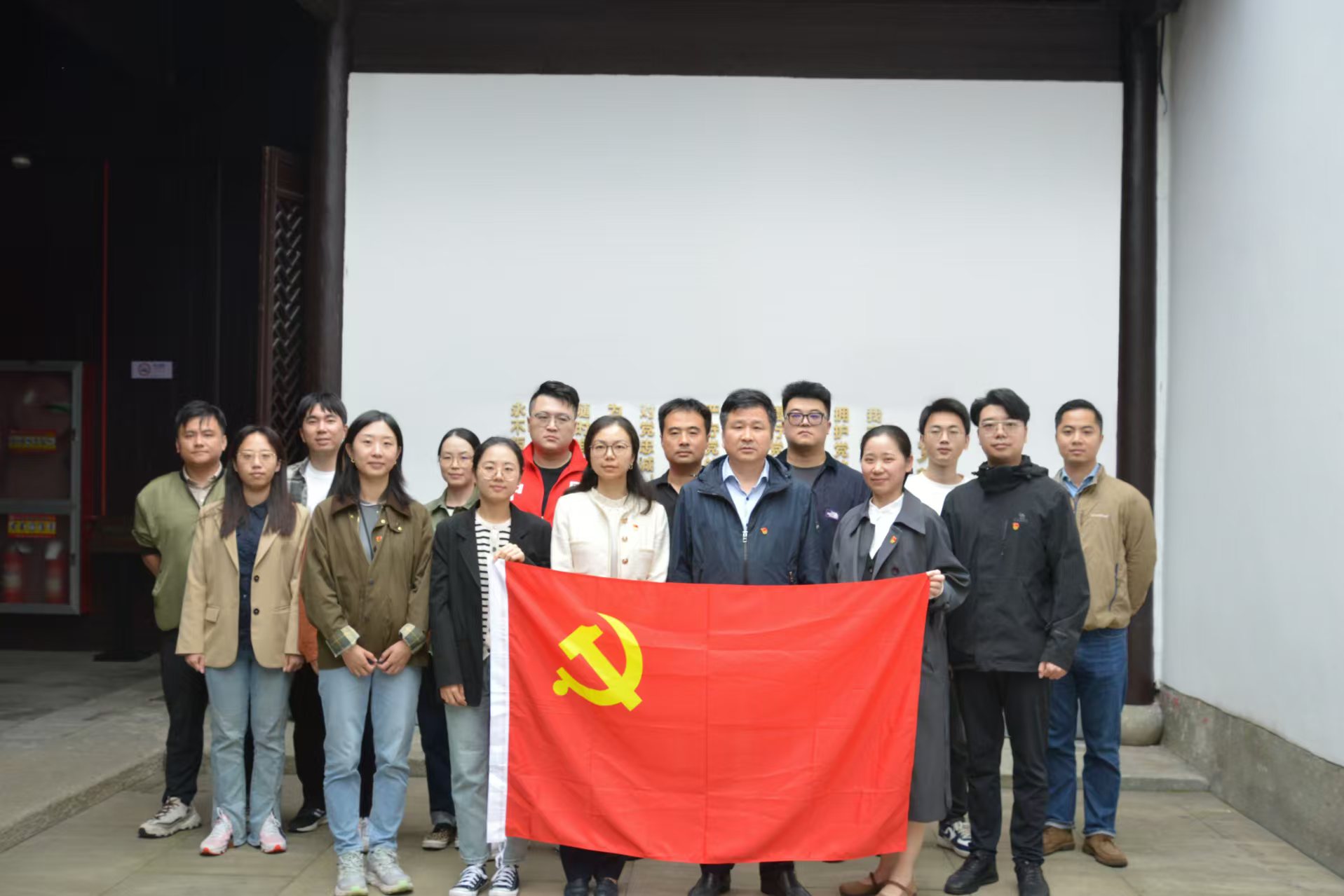 融資租賃公司黨支部開(kāi)展“尋訪總書(shū)記足跡，深挖理論與實(shí)踐‘富礦’”主題黨日活動(dòng)